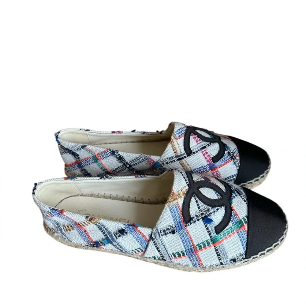Chanel espadrilles tweed flats
RETAIL 995 - Picture 2 of 6